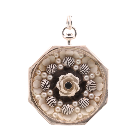 Black and White Sailor's Valentine